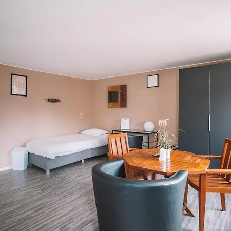 Le Midi Hotel